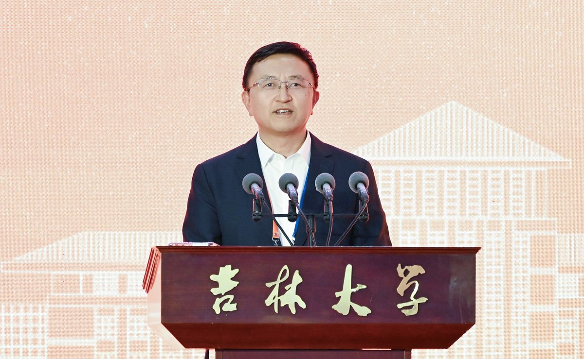 常务副校长蔡立东介绍了安博电竞官网规