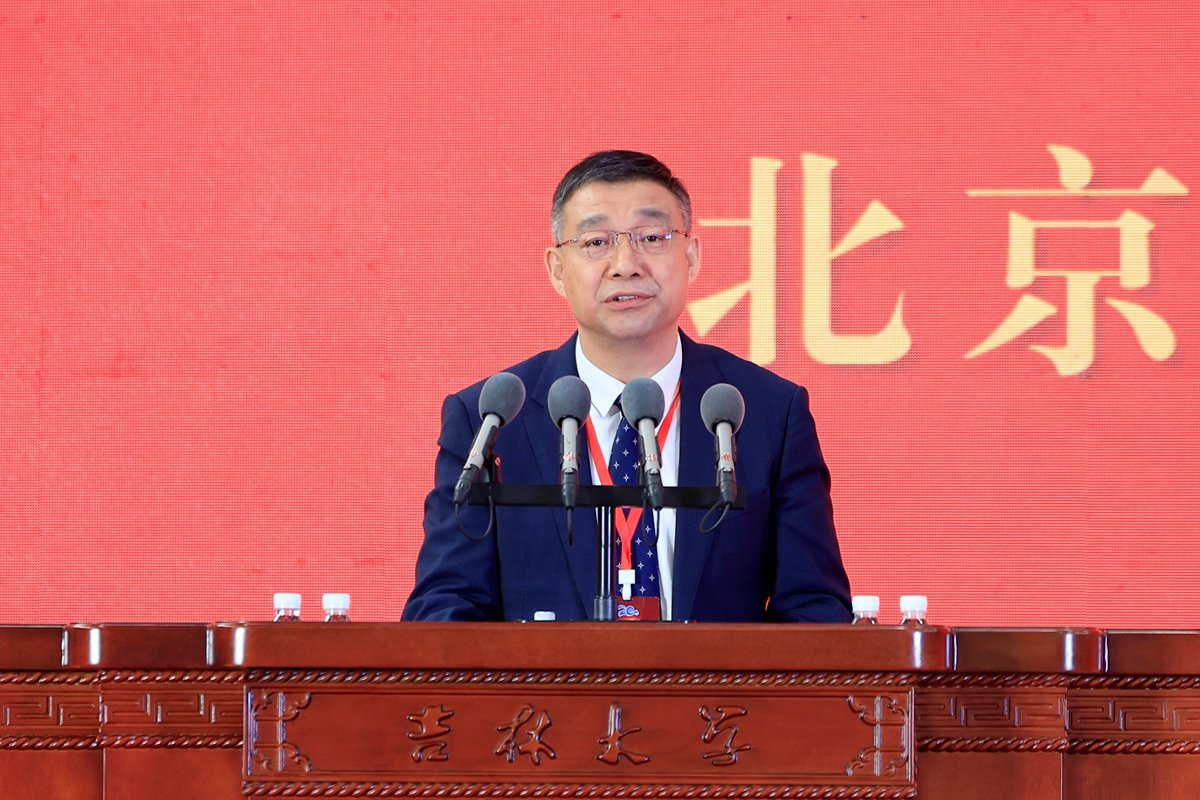 常务副校长蔡立东
