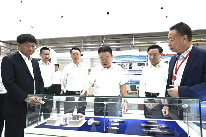 《人民日报》要闻版刊发文章《始终以正